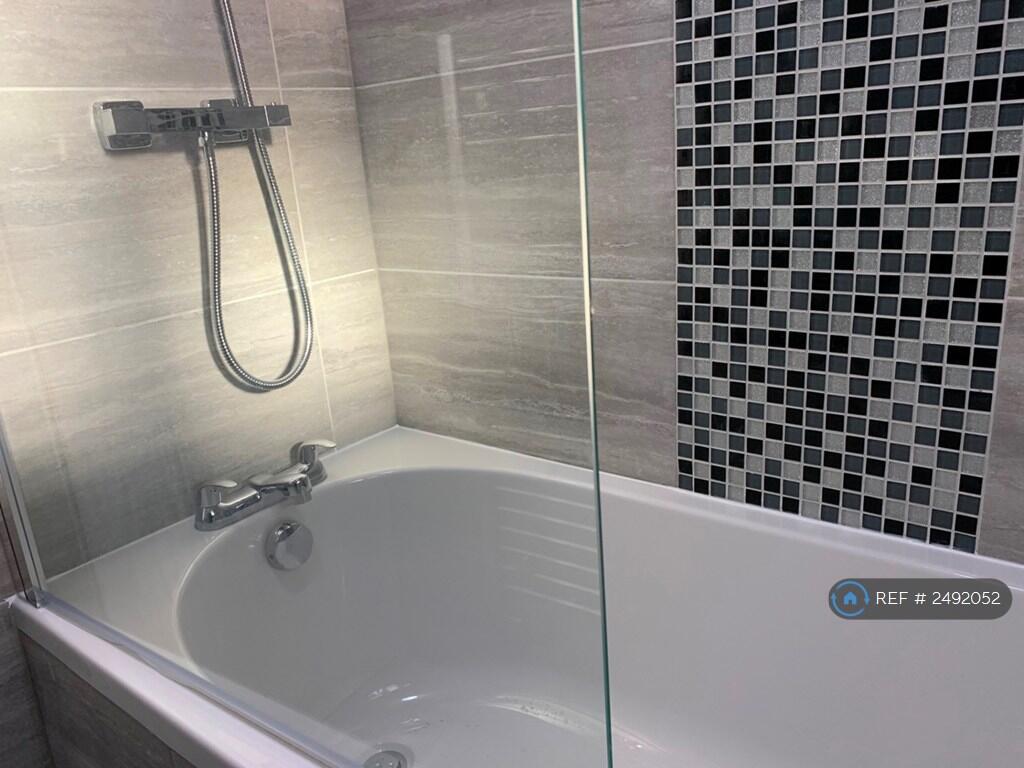 Bathroom - Pic 1