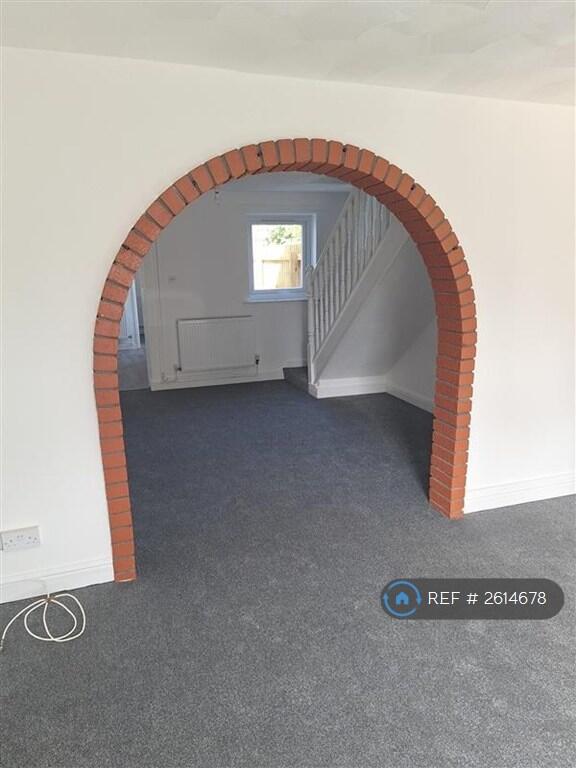 Living Area With Arch