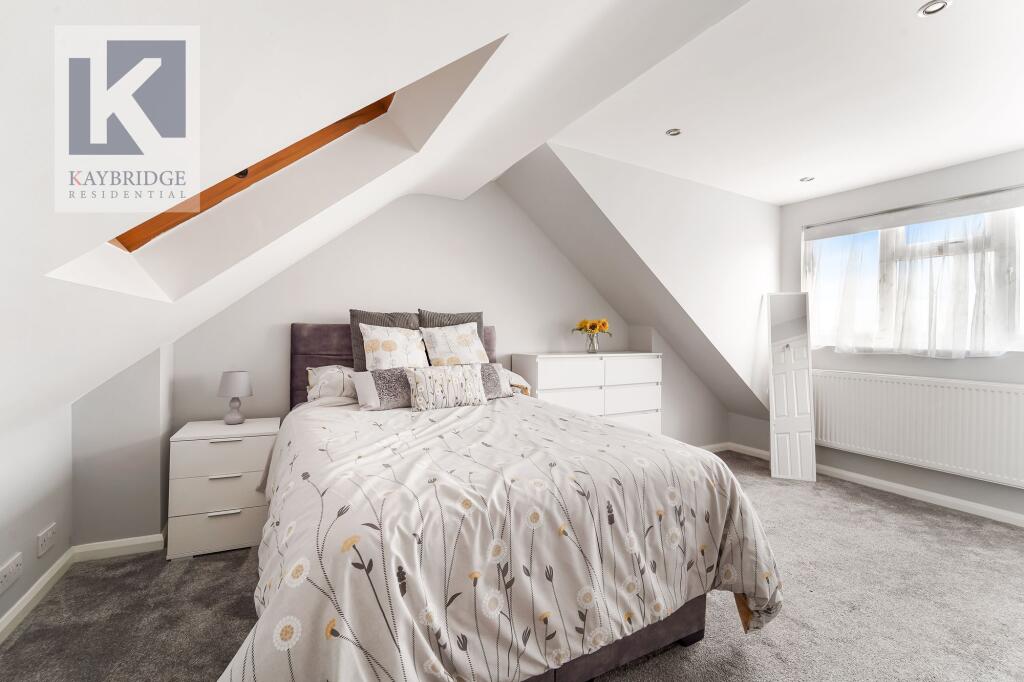 Stoneleigh Avenue, Worcester Park - KT4 8XY