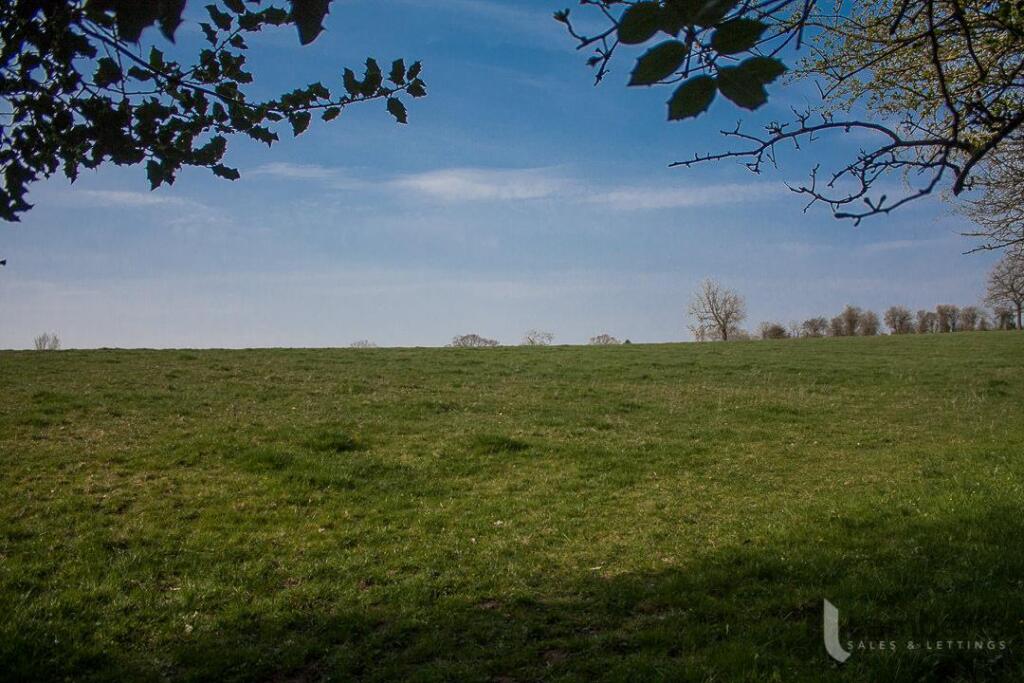 0048 8 Lower Cladswell Field.jpg