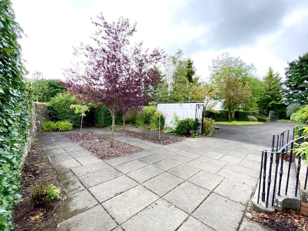 SIDE GARDEN