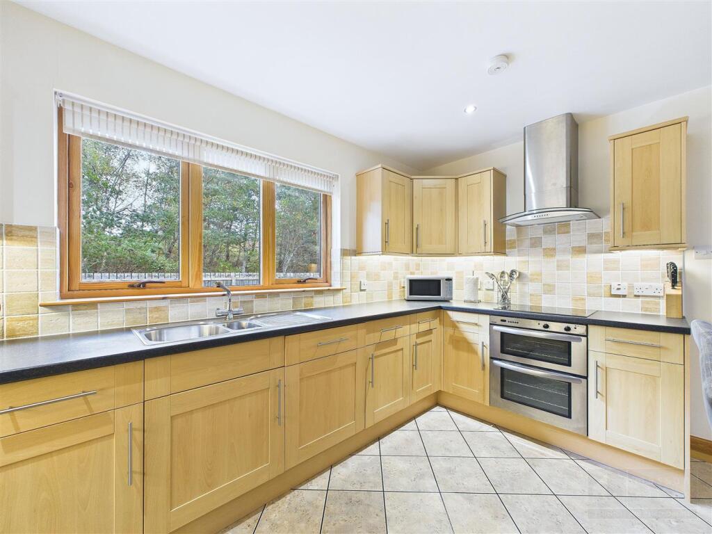 Kitchen &amp; Dining