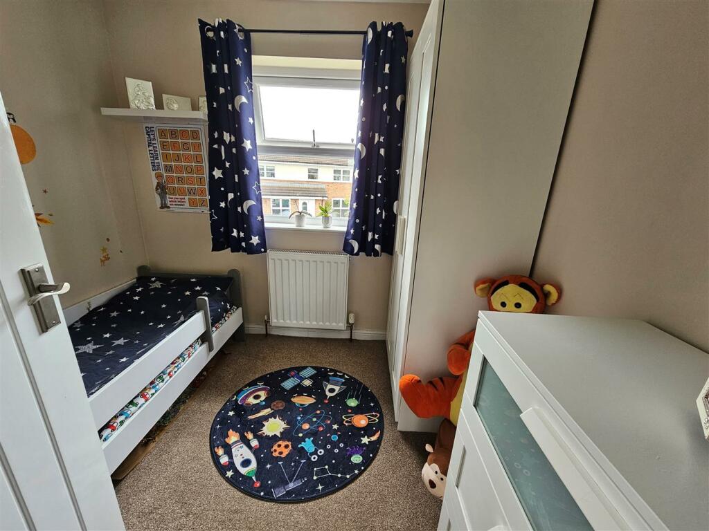 BEDROOM 4