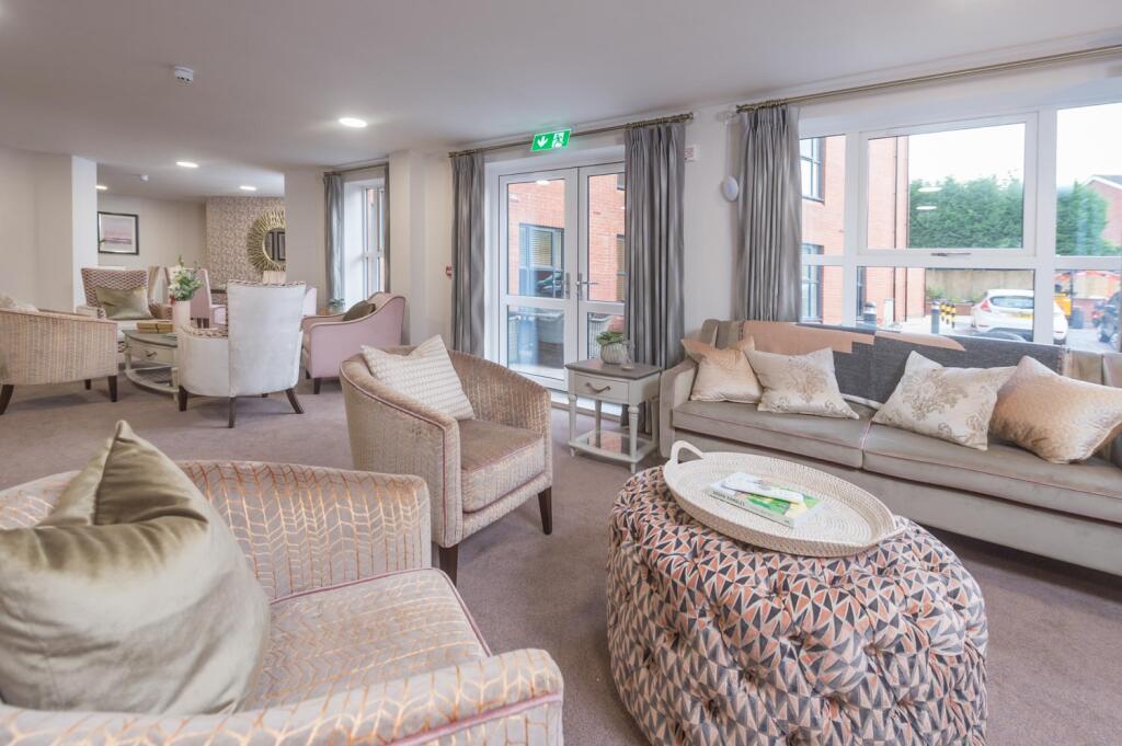 Milward Place Homeowners Lounge  