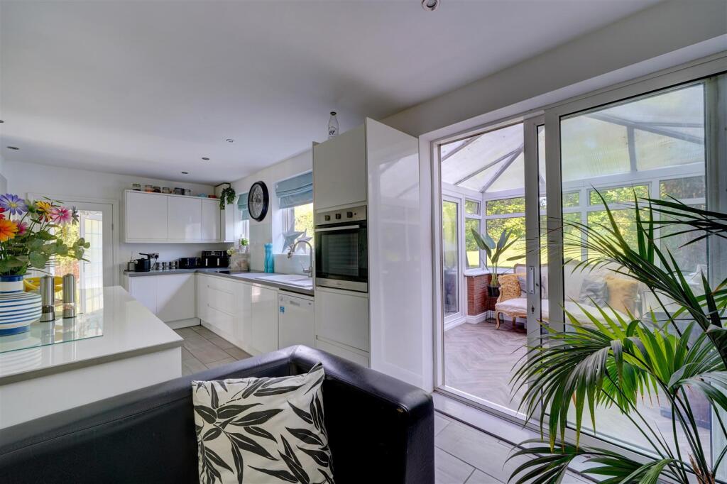 7 The Avenue (9).jpg