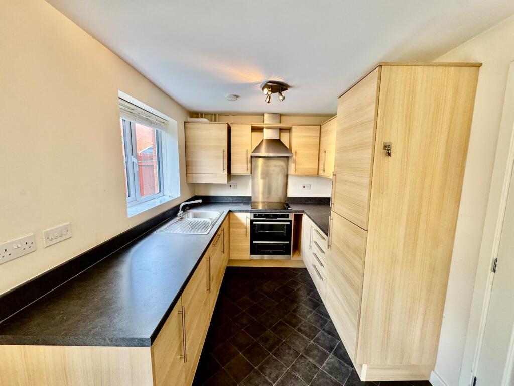 Fully Fitted Kitchen