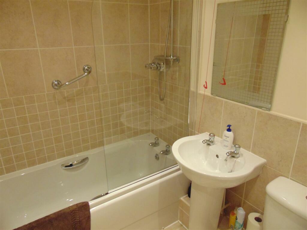 guest suite bathroom.jpg