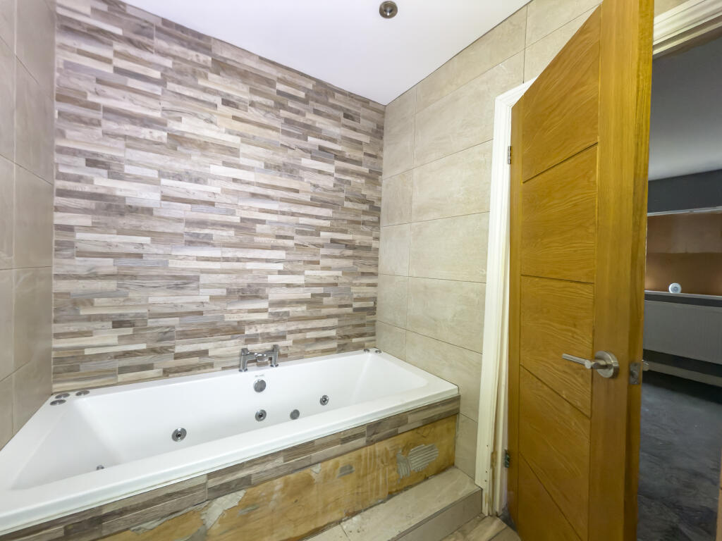 18 T202509021100.jpg