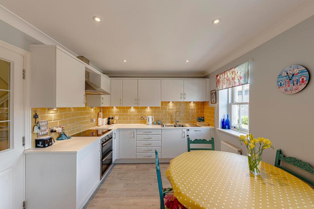 Kitchen/Dining Room (3)