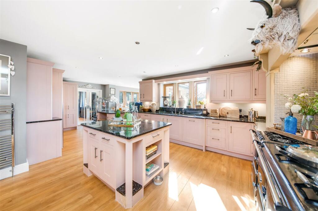 LIVING/DINING KITCHEN