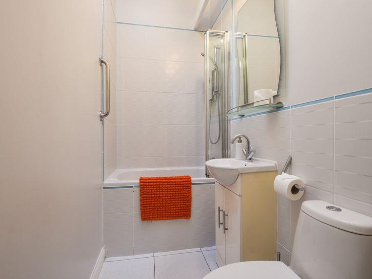Serendipity - Bathroom .JPG