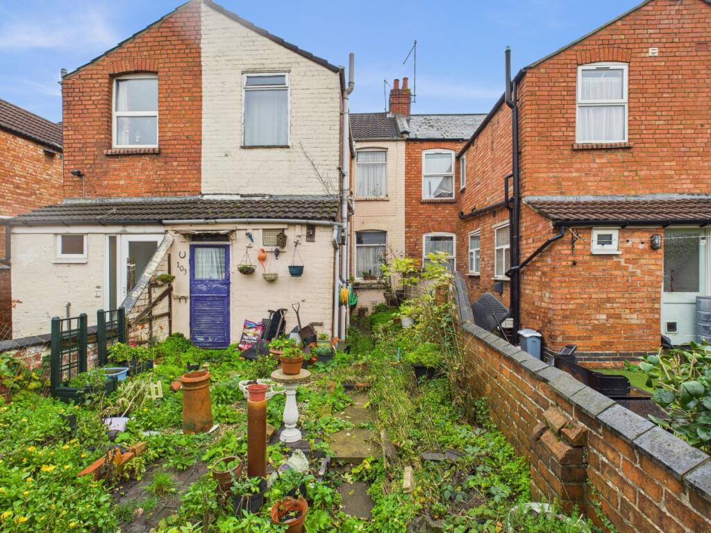 19. CAM04922G0-PR0093-STILL006