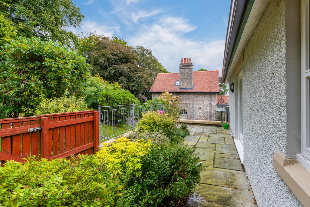 Side Terrace