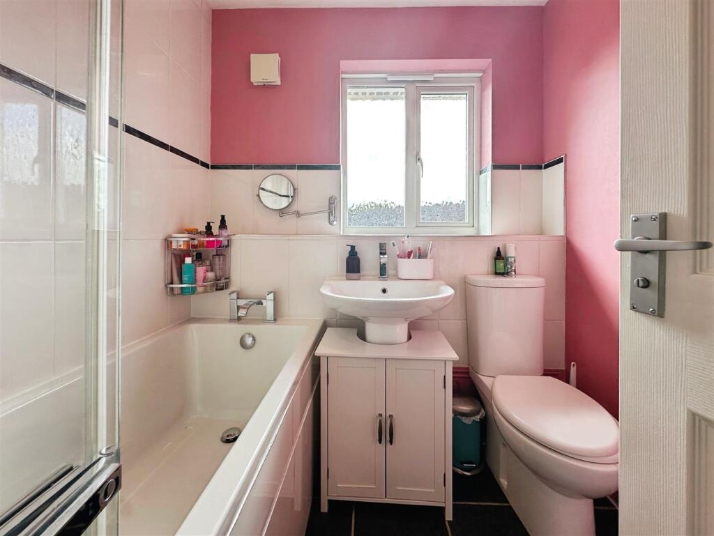 b6687043--4404-A663-8C9A4B88608D-26867-000009CECD7