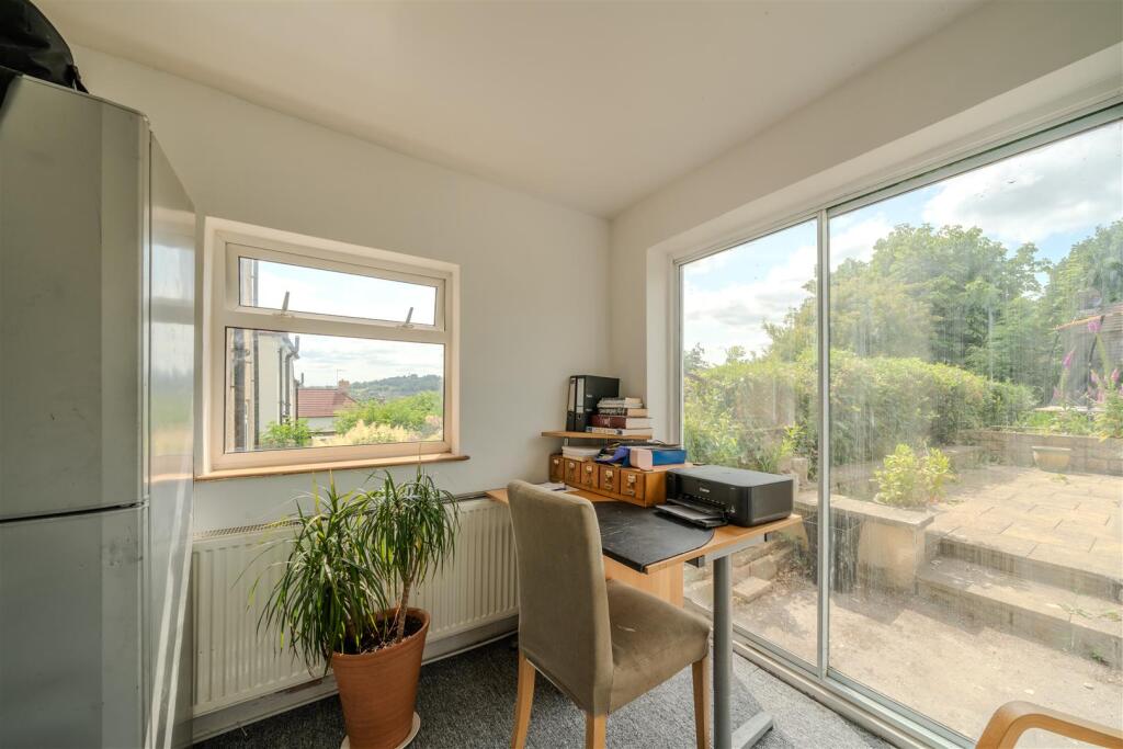 19 Lyneholmes Rise-155.jpg