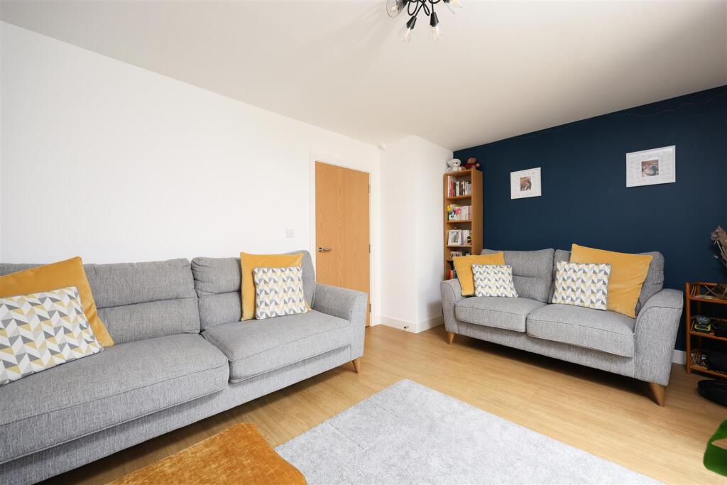 33 Acorn Drive 5.JPG