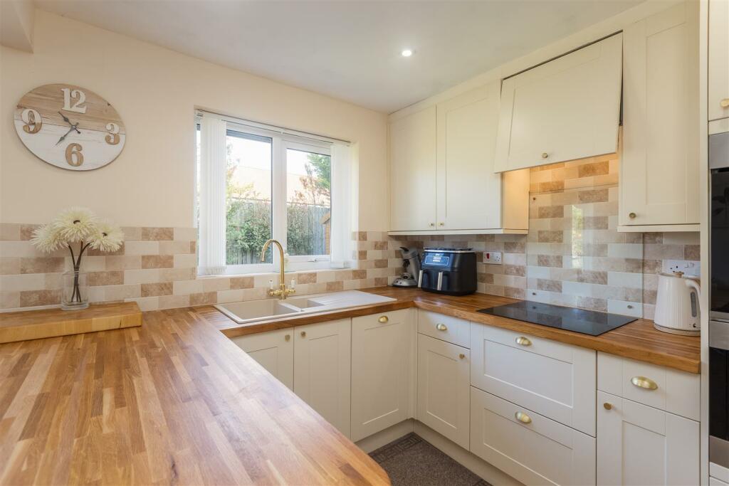 Corbie Way 33 Kitchen Dining Room-3.jpg
