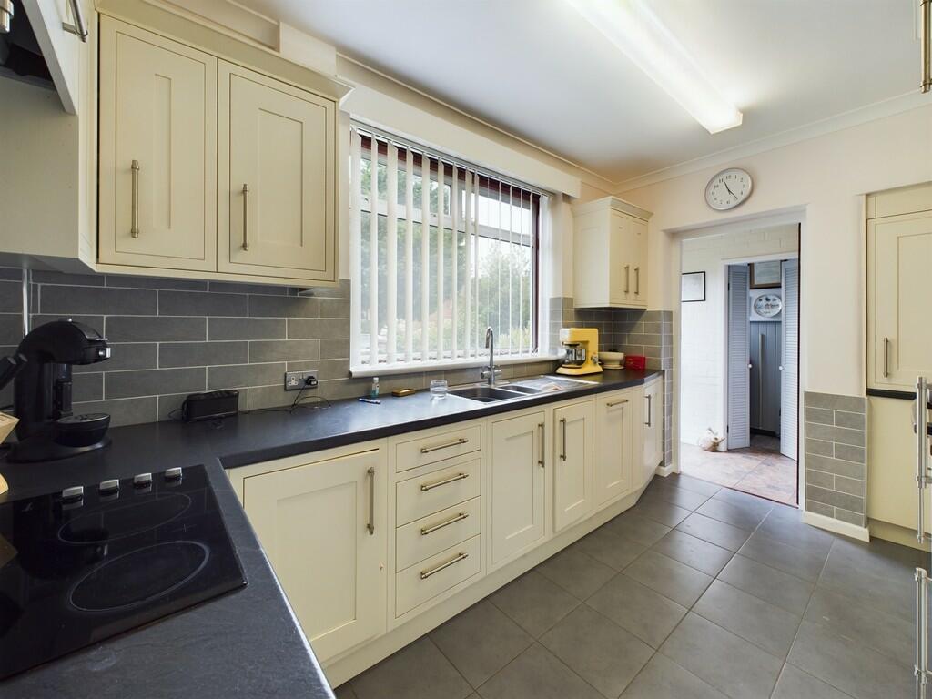 CAM02854G0-PR0203...