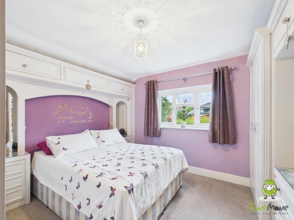 EweMove Estate Agents Basingstoke - Dursley Cottag