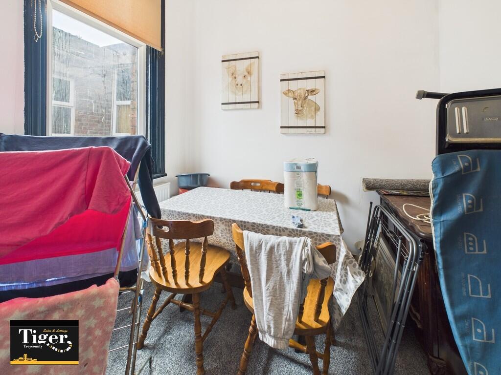 CAM02176G0-PR0533...