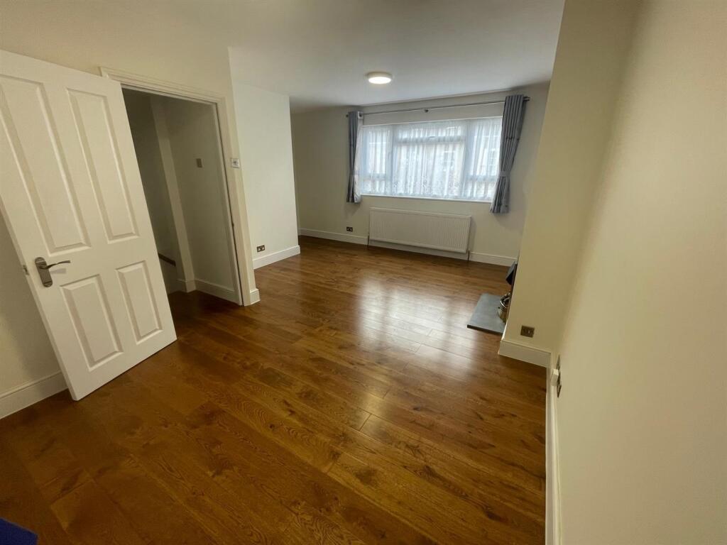 Sitting/Dining Room