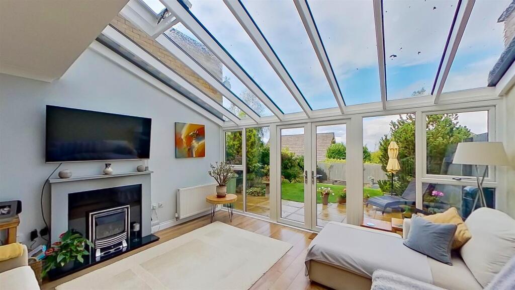 OPEN PLAN LIVING SPACE