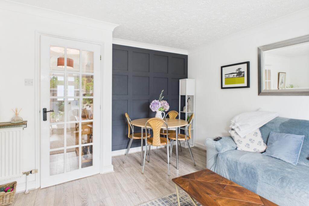 CAM02519G0-PR0300-STILL012