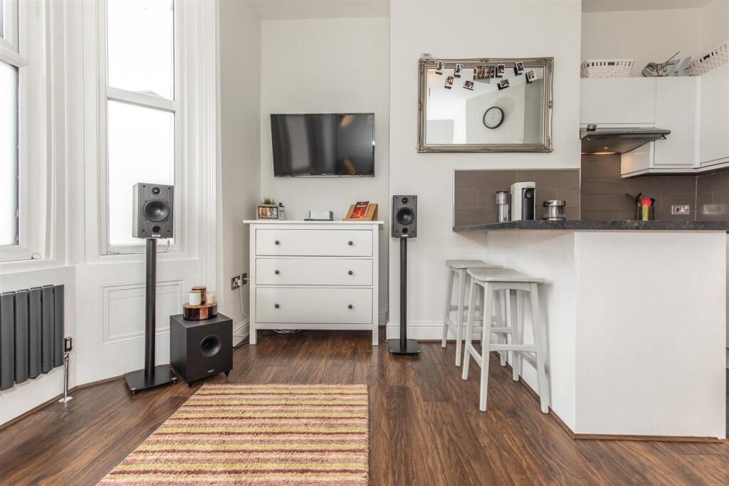 Sitting Room/Kitchen