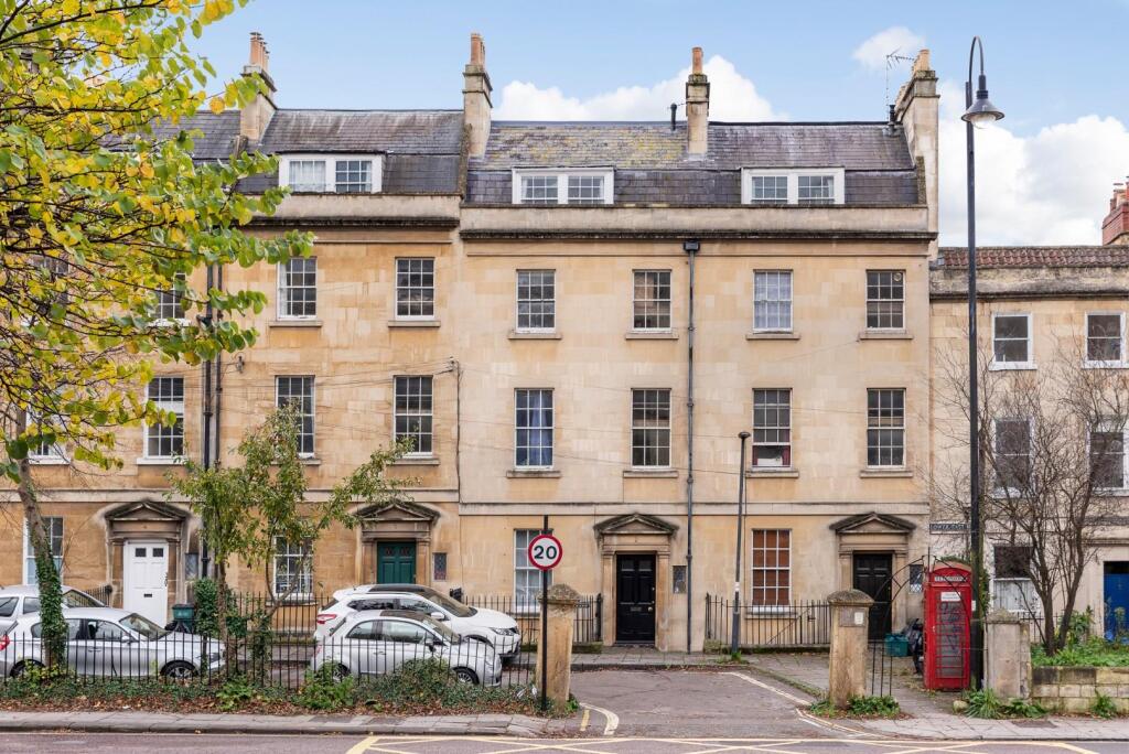 Flat 3, 2 Kensington Place, Bath, BA1 6AW-11.jpg
