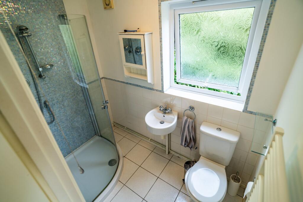 En-Suite (Bedroom 1)