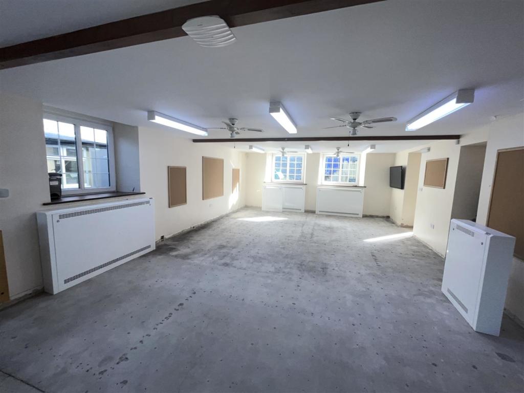 GROUND FLOOR MAIN ROOM