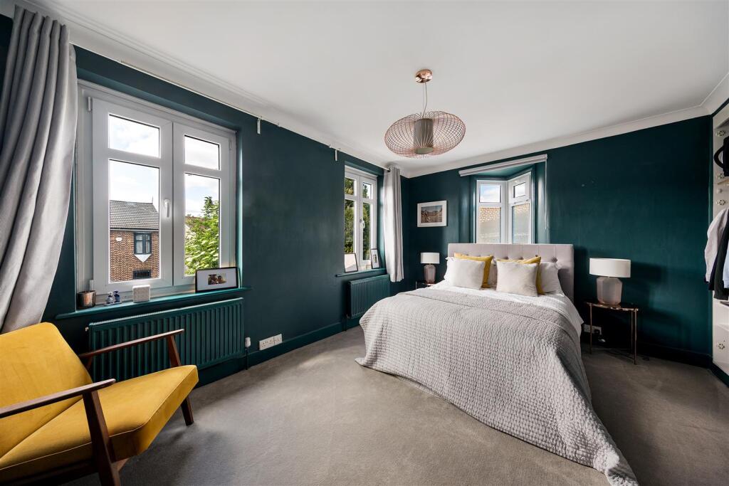 Warboys Crescent E4