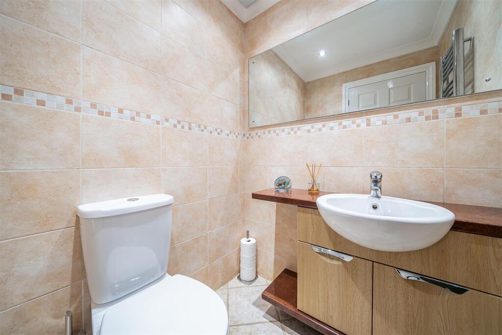 1371604-16-68f7acccf04aa-ARW .jpg