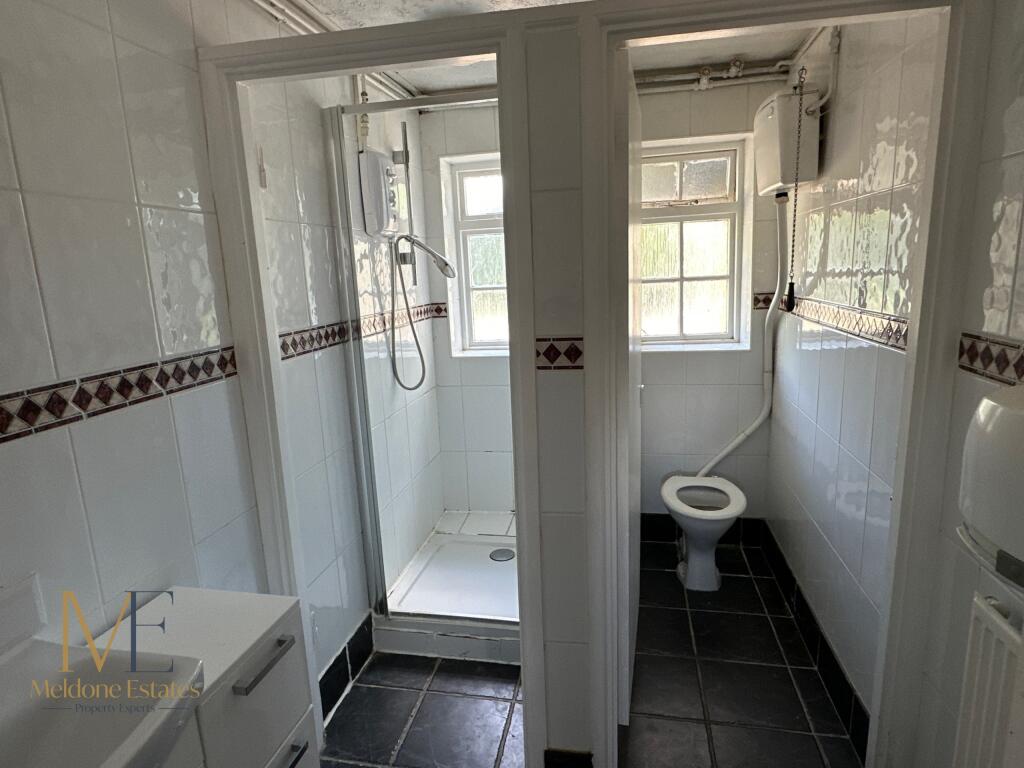 Shower room.JPG