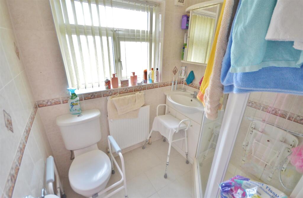 SHOWER ROOM