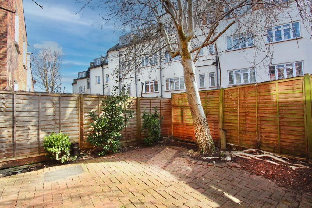 St. Margaret's Avenue. N15