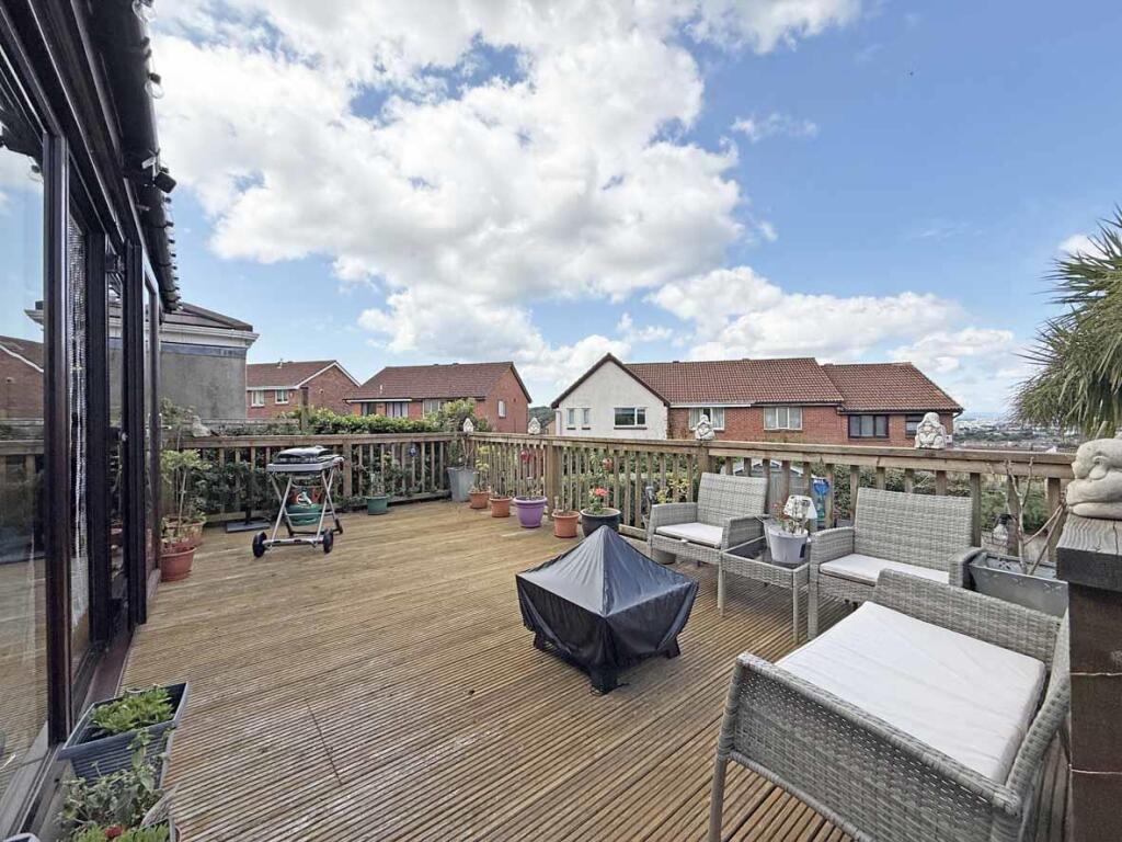 Battershall Close 9 - Decking 2.jpg