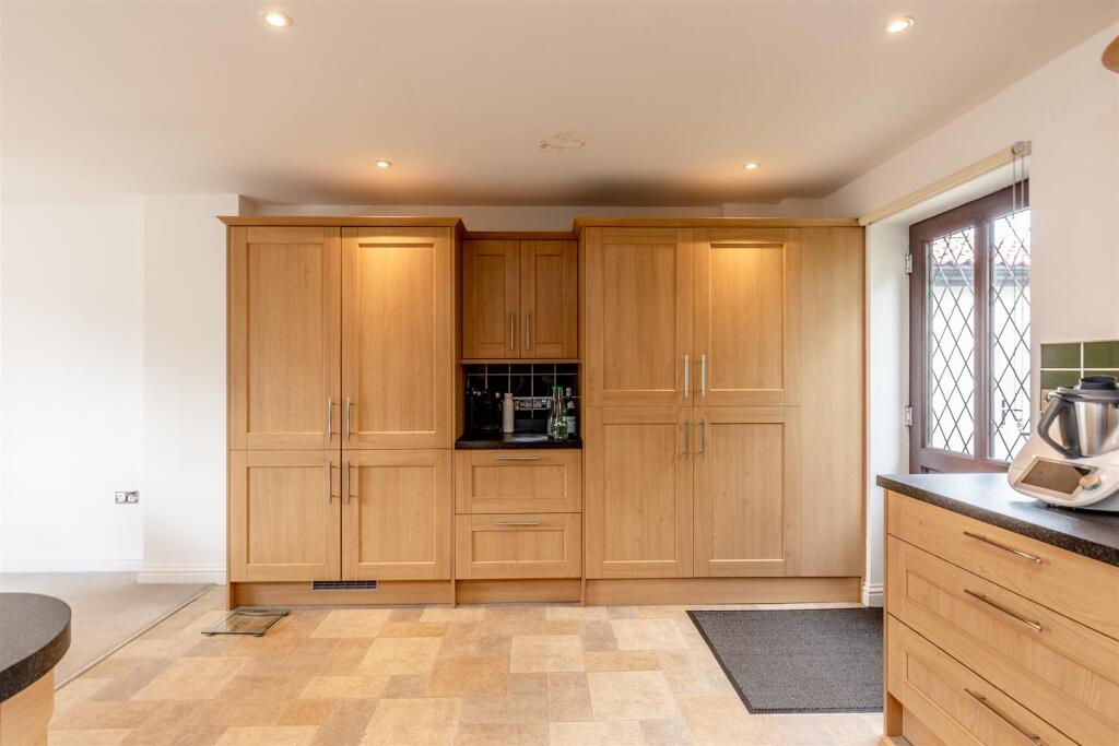 Tudor Lodge, HEnbury Kitchen 4.jpg