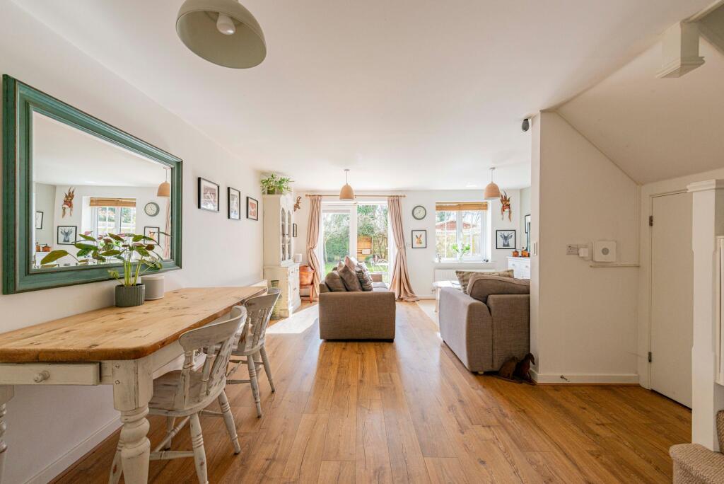 Living Room/Dining Room (1)