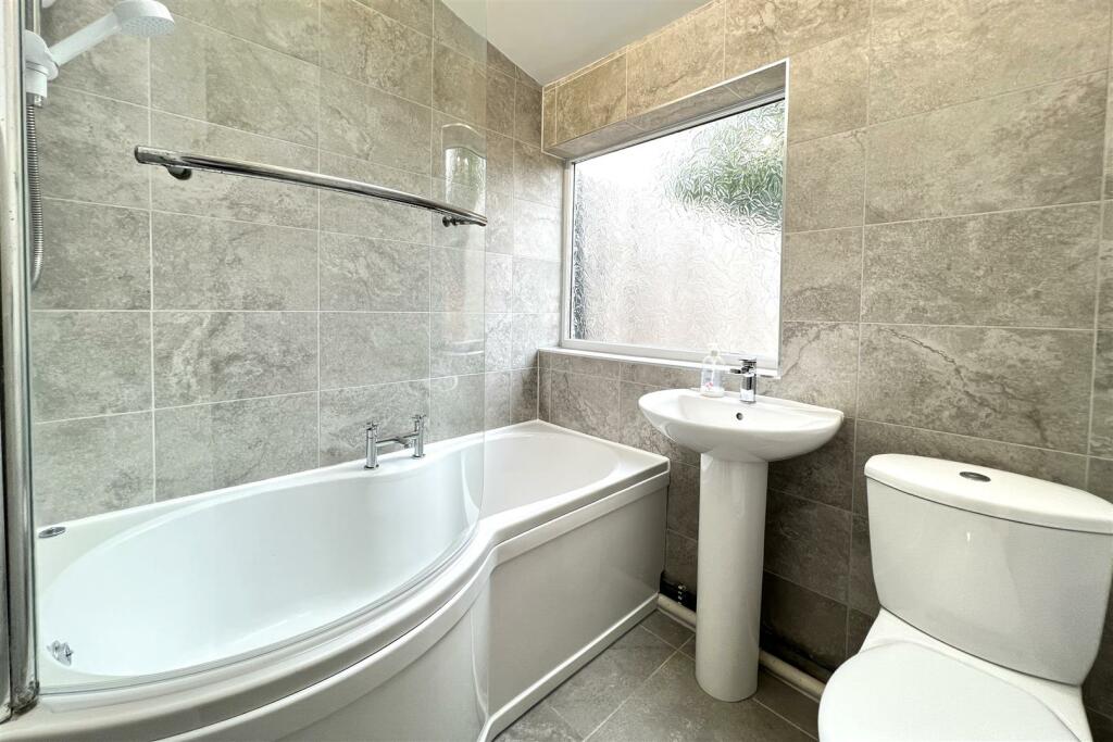 Bathroom.JPG