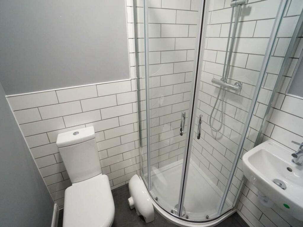 87FarrarRd_Bathroom4.JPG