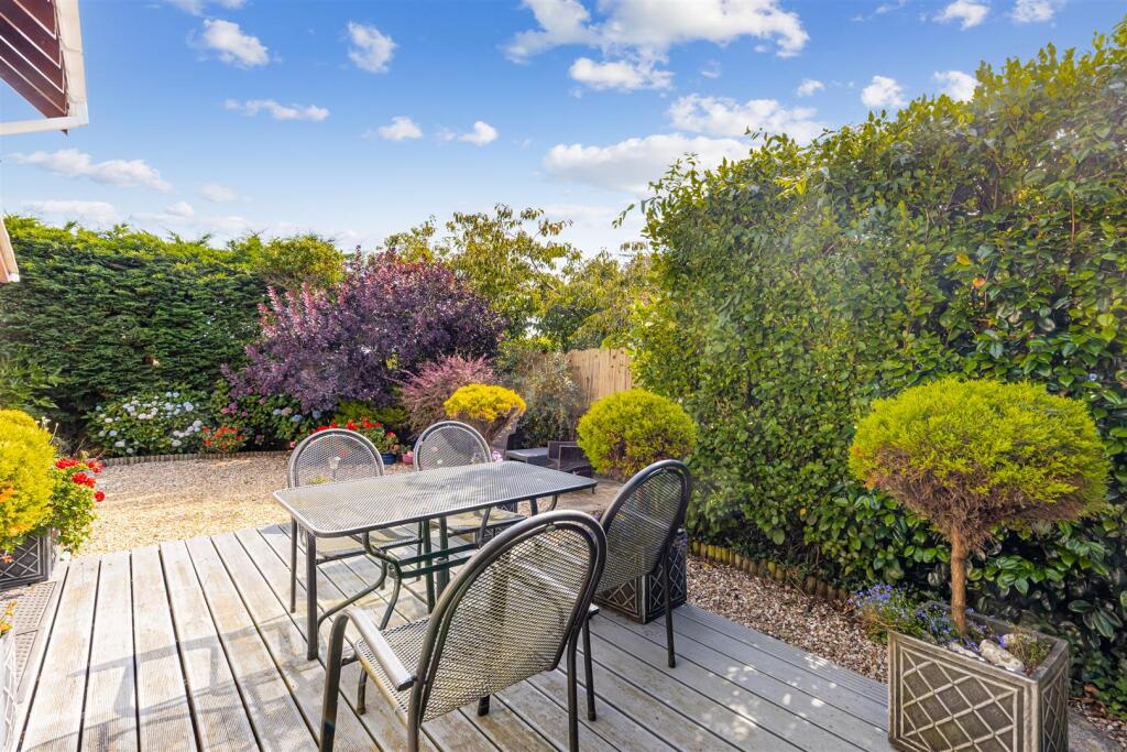 A05 - 14 Crestway, Strete - 250812.jpg