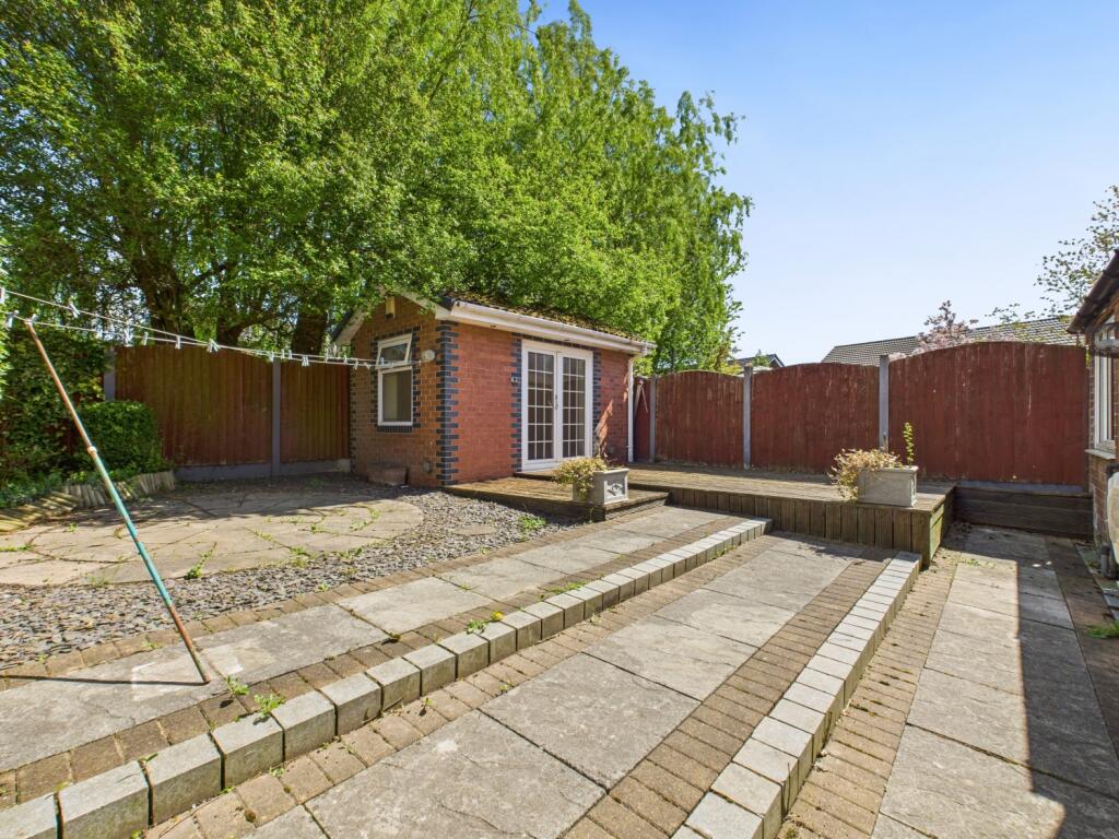 CAM03729G0-PR0024-STILL009