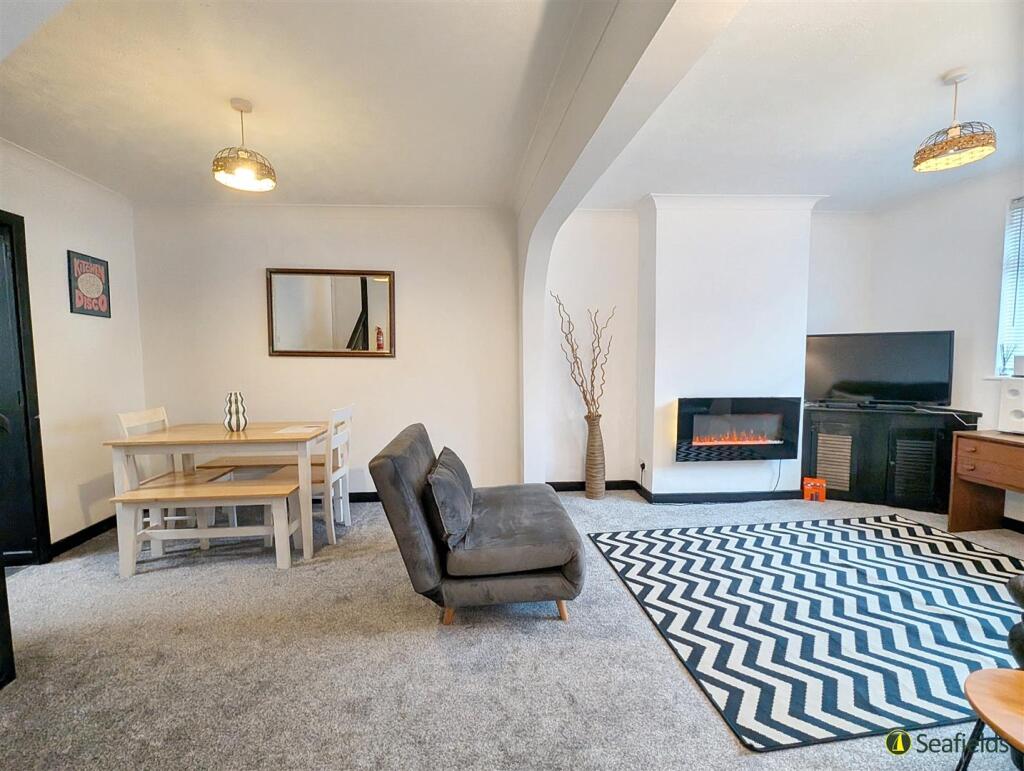 Sitting/Dining Room