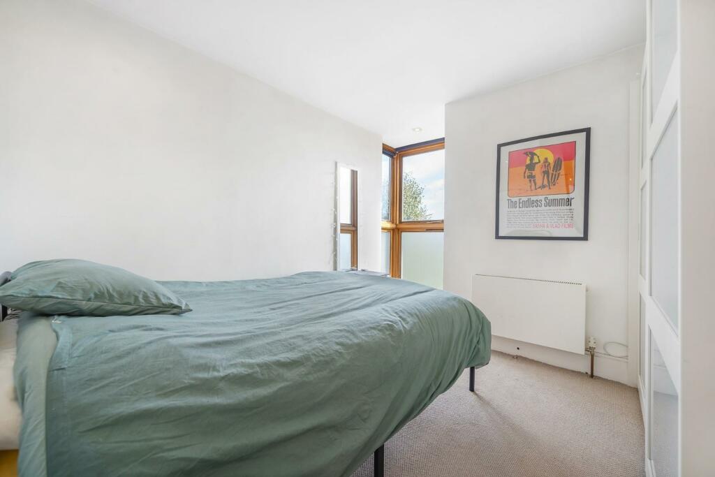 Bedroom 1.jpg