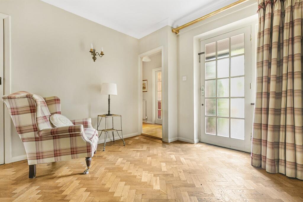 Spacious Reception H