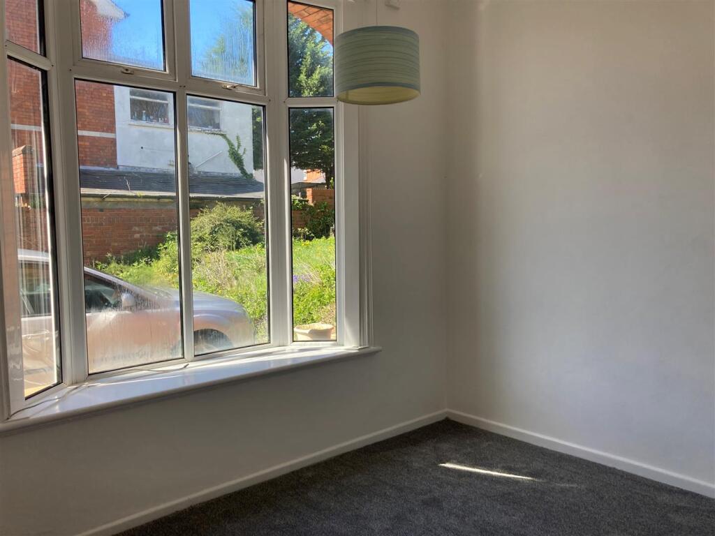 Flat 1, 8 Park Road - bedroom 5.jpg