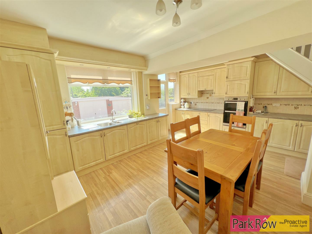 kitchen diner3_inPixio.png