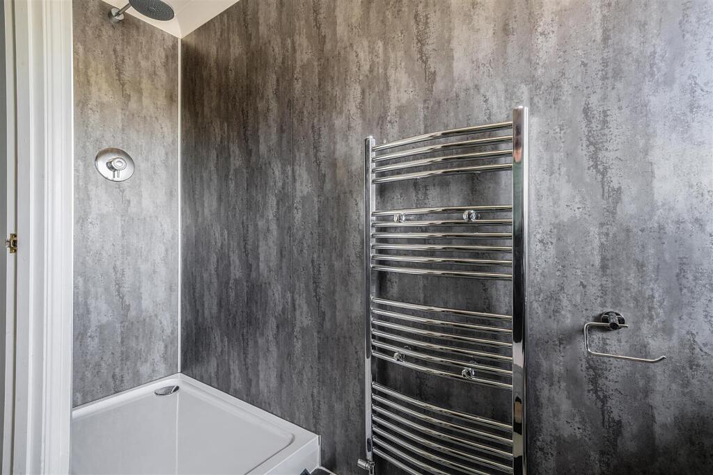 ENSUITE SHOWER ROOM