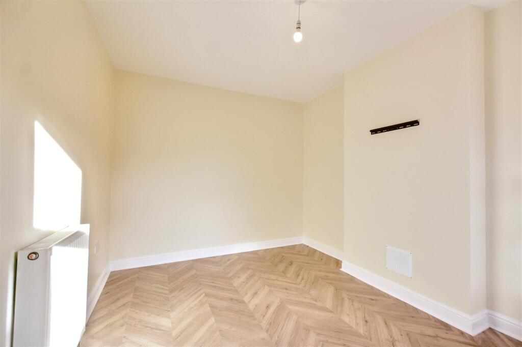 Bedroom 2_1.jpeg
